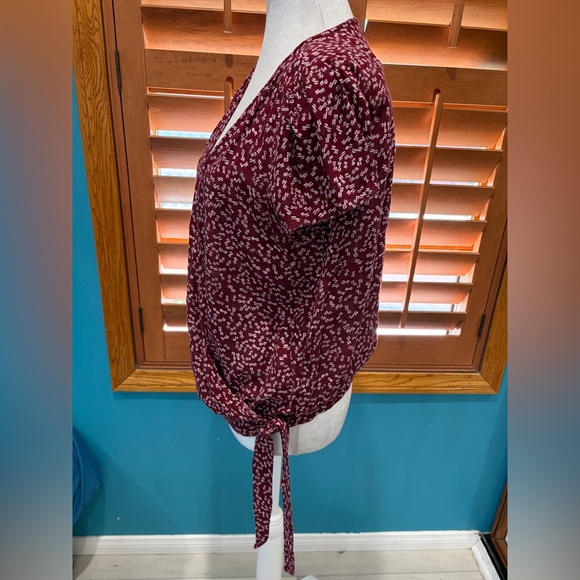 Universal Threads Burgundy Top - Picture 5 of 6